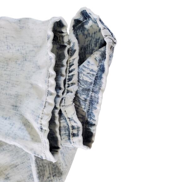 Vanilla Star | Lightweight Acid Wash High Rise Jeans - Picture 4 of 8